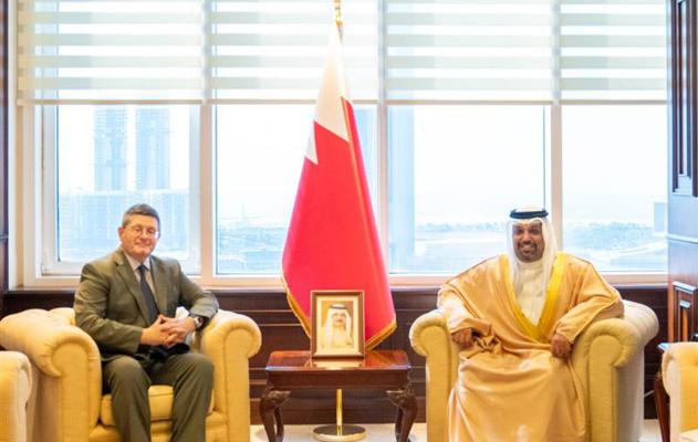 معالي وزير المالية والاقتصاد الوطني يستقبل السفير البريطاني بمناسبة انتهاء فترة عمله 